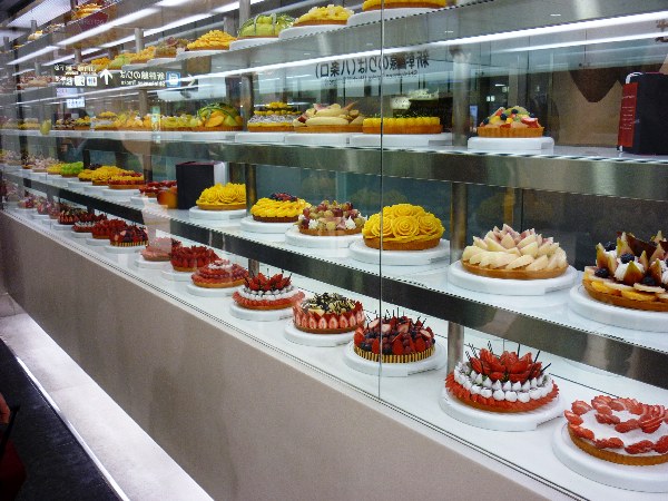 7 Kyoto 50 Meter Kuchenbüffet.JPG