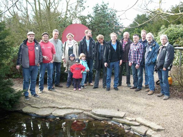 Gruppenbild am nicht vorhandenem Logobaum.jpg
