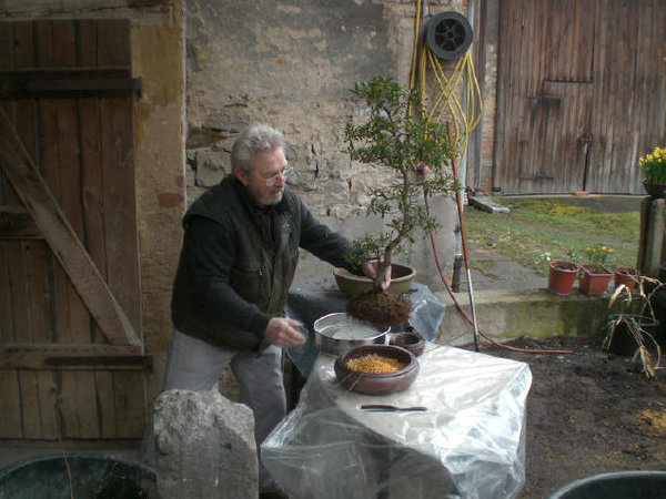 Rolf mit Azalee 1.jpg
