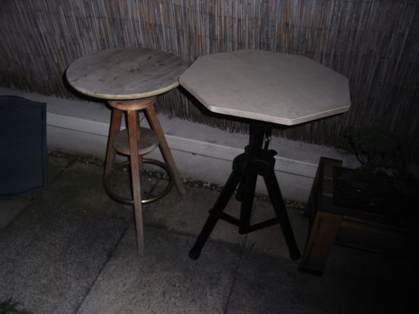 Der fertige Tisch, eingestellt auf die tiefste Position: 73cm (Daneben der alte Arbeitstisch)