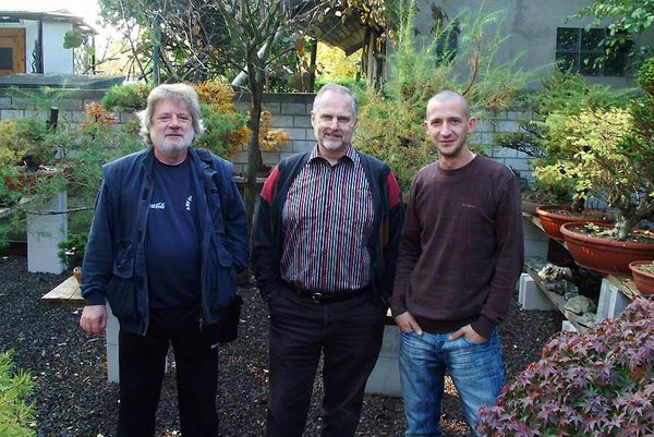 Und jetzt die Premiere an sich. Ich glaub, das ist das erste mal das hier auf Bildern vor der Linse stehe. Also v.r. - Denis, Georg und meine Wenigkeit