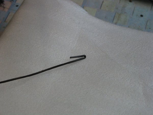 1 mm Aludraht zu einem Hacken biegen