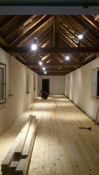 Heute Abend - für's erste und heute fertig :-) Wenn der Holzboden mit der Zeit noch eine schöne Patina bekommt ist der Raum schön.