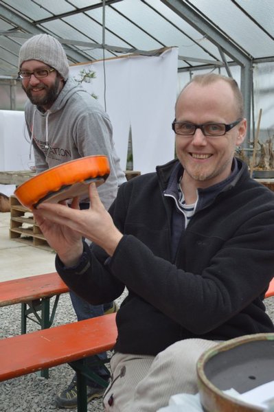 Fritzes Knallerschale, Alex muss ebenfalls grinsen