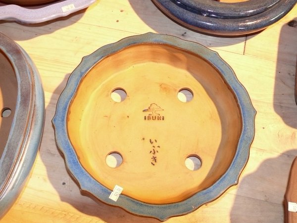 Auch von dem polnischen Schalenkünstler Mariusz Folda - IBUKI - standen einige Schalen zum Verkauf - bemerkenswerte Stücke.