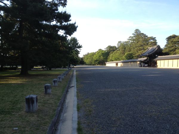 Abendstimmung im Park um den Kaisergarten in Kyoto