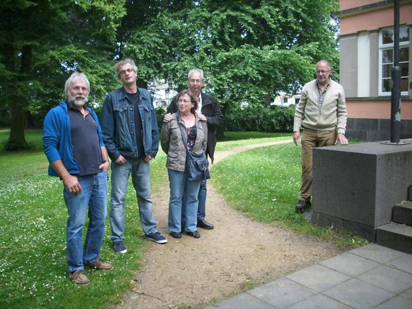 Als wir eintrafen, kam Erwin mit Frau Martina auch gerade an. Zusammen wurden wir schon vor der Tür von Martin_S empfangen. Auch Gijs Meboer lief uns direkt dort über den Weg