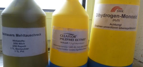Damit man es ja nicht verwechselt, hat das DHM (rechts) noch eine andere Flasche als die anderen Gifte...