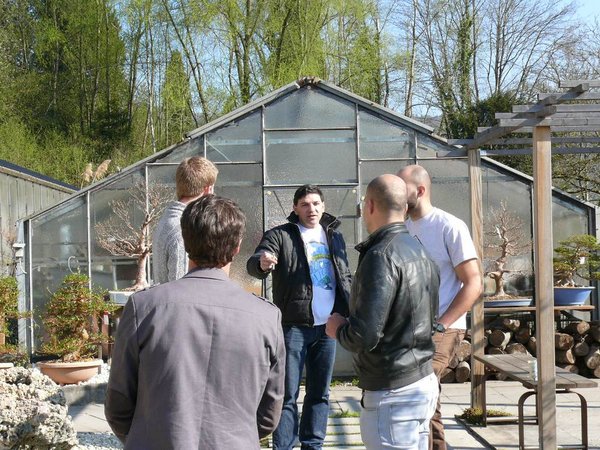 Gökhan in illustrer Runde: mit Rudi (Mauros Kamerad und Helfer), Bjorn, J.P. und Mauro, leider alle von hinten