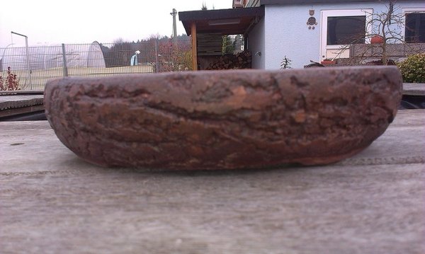Runde schale mit Rissen1.jpg