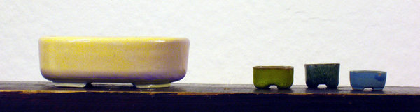 ein Jürg-Schäleli (10,7 x 7,9 x 3,6 cm) und dazu passende Beisteller (ca. 1 cm)