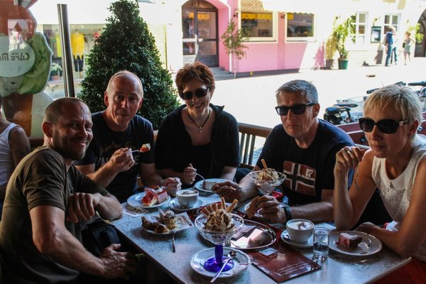 Beim Cafe Maier haben wir alle schwer zugeschlagen. War aber auch so was von lecker!!!