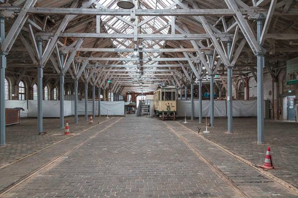 Halle vor dem Aufbau