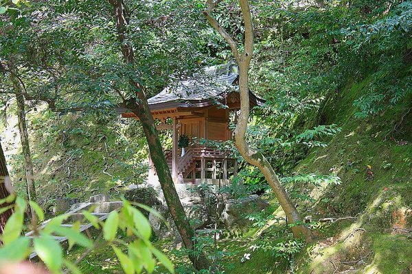 014_Golden_Pavilion_a_f.jpg