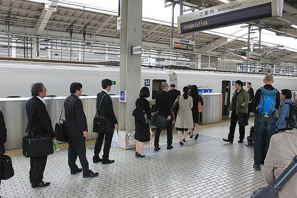003_Shinkansen_a_f.jpg