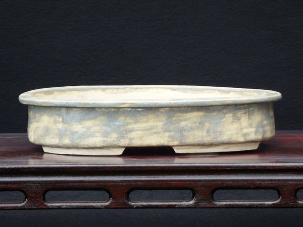 2017-15-Oval-30x23,5x6.JPG. Da habe ich die Glasur leider zu dünn aufgetragen