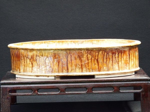 2017-Oval-47x40x11 - die bisher Größte. leider ist mir die Glasur missglückt. Die Gründe kenne ich.