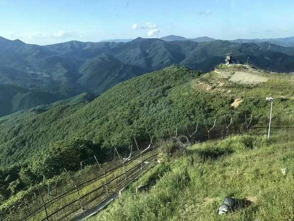 Hinter dem Zaun ist Nord-Korea
