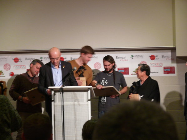 Die Demonstratoren waren gleichzeitig die Jury. Von links nach rechts: Giacomo, am Micro Luc Nagels von der BAB, Bjorn leicht unscharf, Milan und Kunio Kobayashi