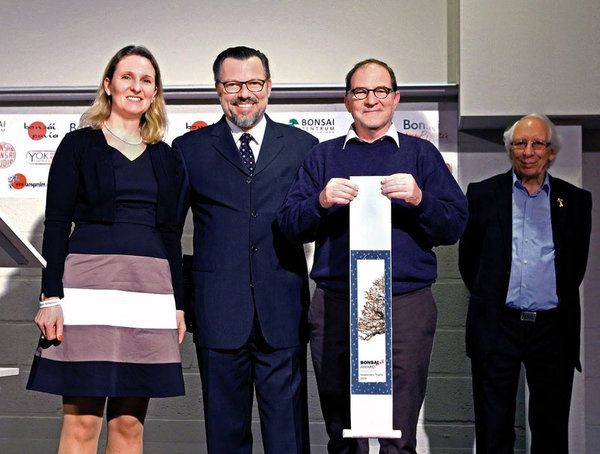 Ivo und ich durften Jürg den BONSAI ART AWARD verleihen, rechts Christian Vos von der BAB