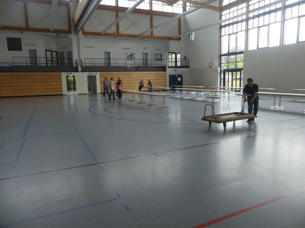Der Händlerbereich nimmt als erstes Gestalt an.