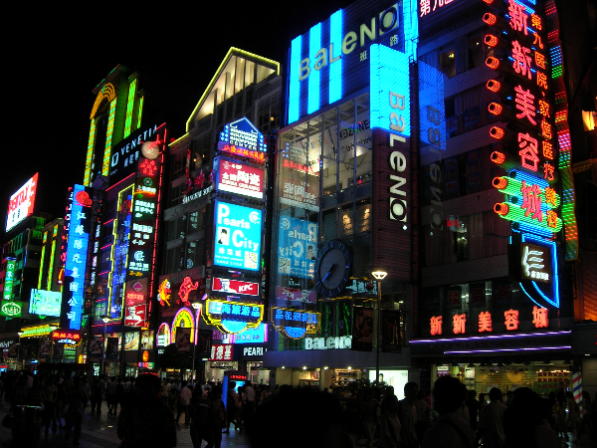 Shanghai b. Nacht.jpg