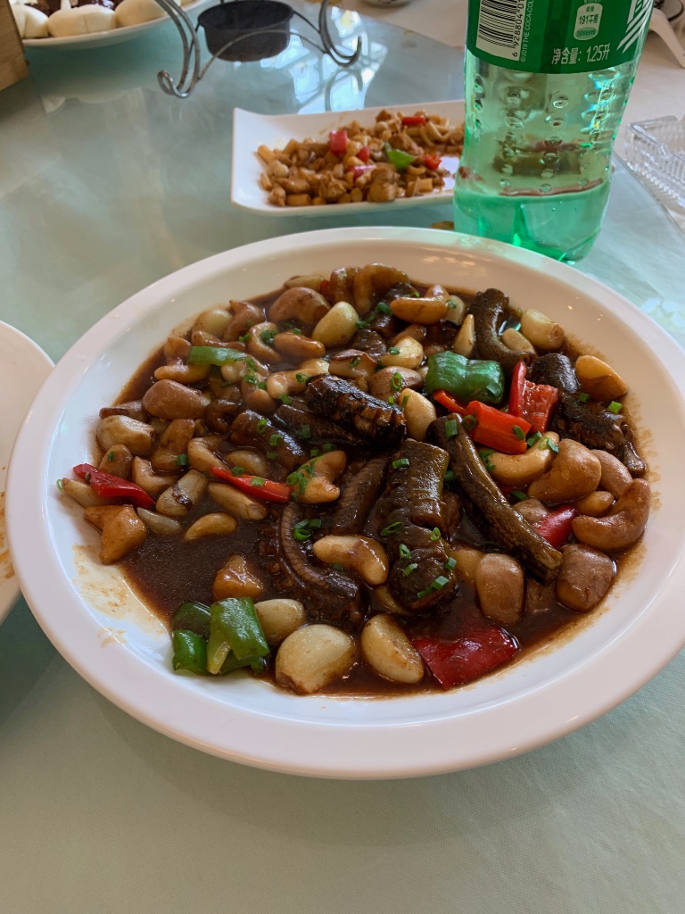 Aal mit dicken Knoblauchzehen!