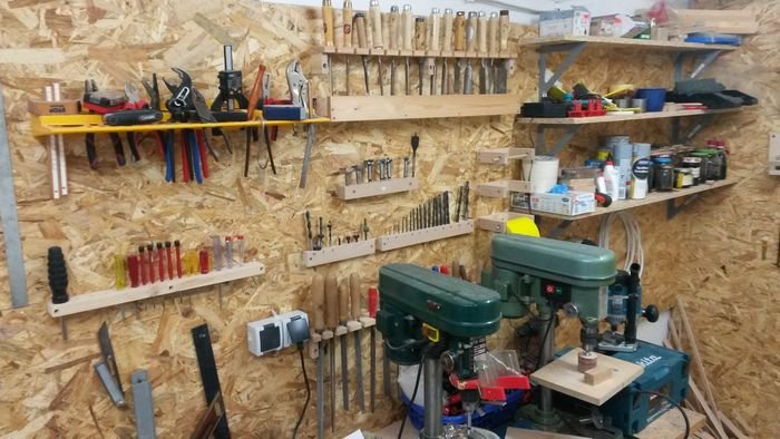 Handwerkzeuge, Stechbeitel, Standbohrmaschine etc.
