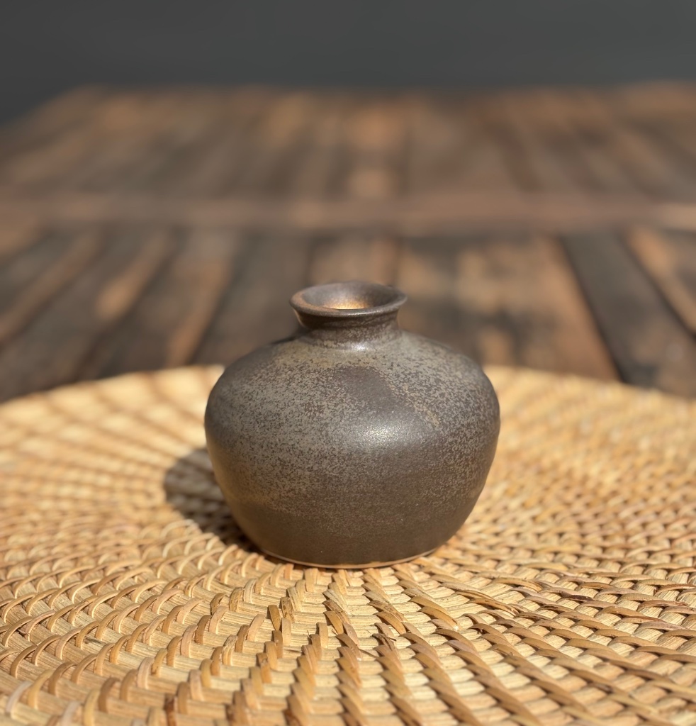Vase 9 x 8