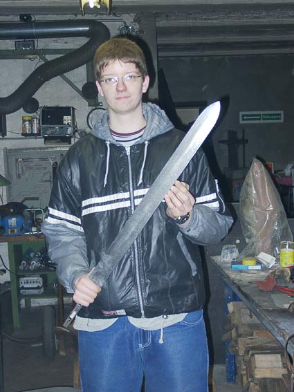 Dennis mit der Klinge.