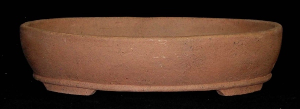 Eine ovale Schale aus "Lärchenton" von Erwin