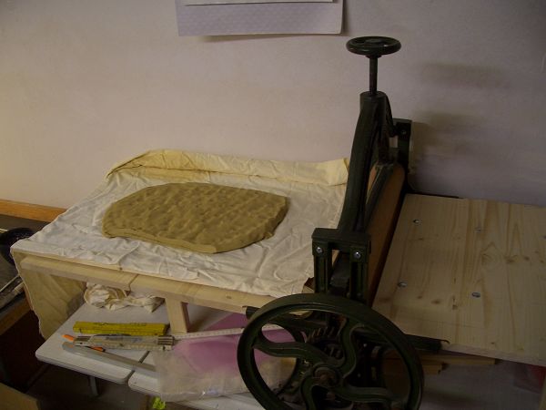 Tonplatte vor dem Ausrollen.JPG