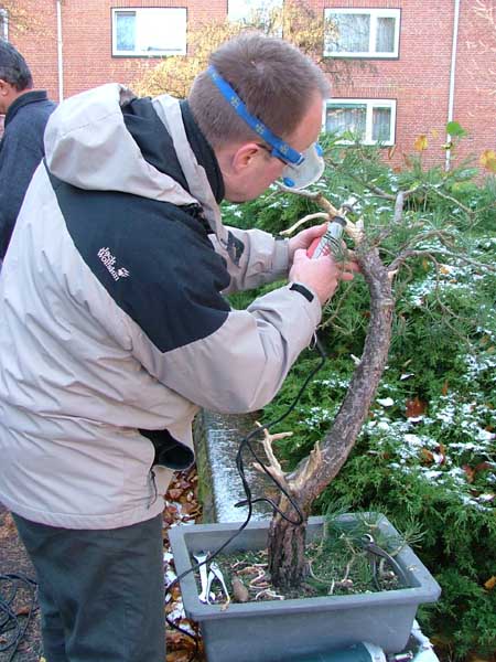 Volker schwingt die Fräse