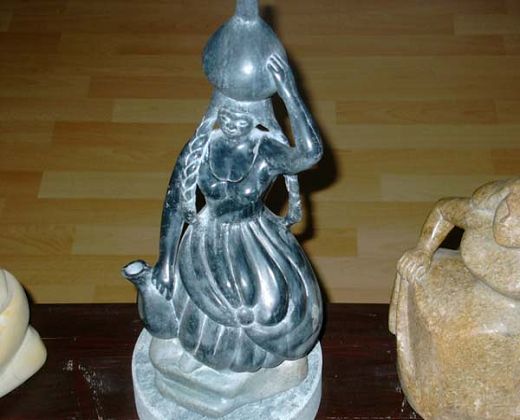 Wasserträgerin