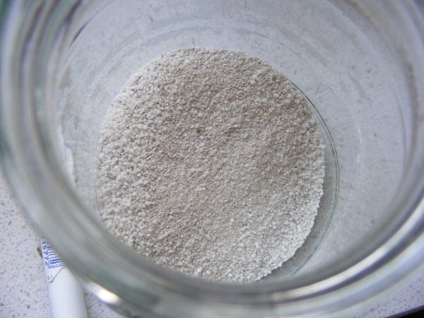 ...beides im gewünschten Verhältnis mischen, in dieser Konstellation 3 Teile Ammoniumsulfat und 4 Teile Thomaskali...