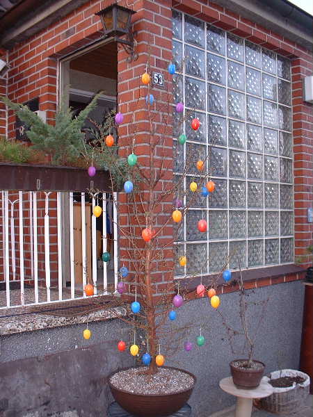 War 2003 mein Osterbaum, dann wurde er zerlegt ....
