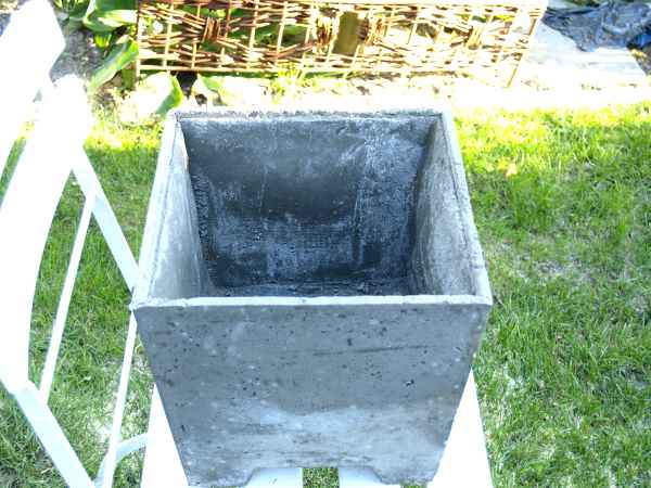 Betonschale_2010_Eckig_hoch_oben.jpg